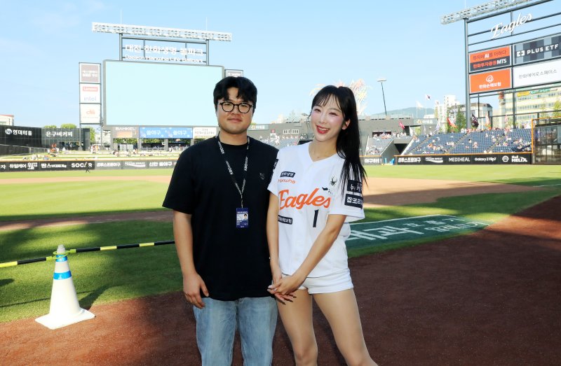 SSG 박바카라 온라인 파트너(왼쪽)와 이미래 한화 바카라 온라인 부부.(SSG 랜더스 제공)