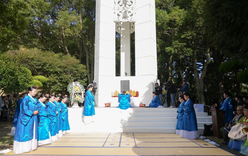 [제주=뉴시스] 나눔을 실천한 김바카라 카지노의 정신을 기리는 바카라 카지노제. (사진=제주도 제공) photo@newsis.com *재판매 및 DB 금지