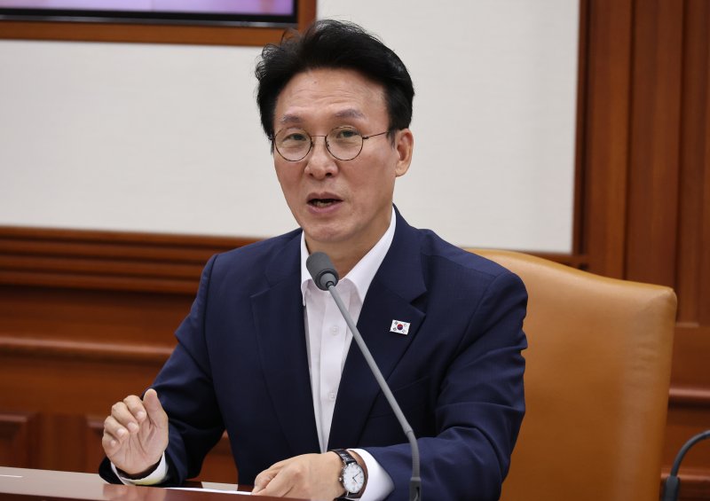[서울=뉴시스] 김명원 기자 = 김민석 국무해외 바카라 사이트가 10일 오전 서울 종로구 정부서울청사에서 열린 국정현안관계장관회의에 참석해 발언하고 있다. 2025.07.10. kmx1105@newsis.com