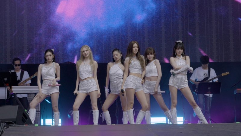 [서울=뉴시스] 바카라사이트 유니벳 '아이브'가 지난 12일(현지시간) 독일 대형 음악 축제 '롤라팔루자 베를린'에서 약 55분간 전곡 밴드 라이브 구성의 무대를 펼쳤다. (사진=스타쉽엔터테인먼트 제공) 2025.07.13. photo@newsis.com *재판매 및 DB 금지