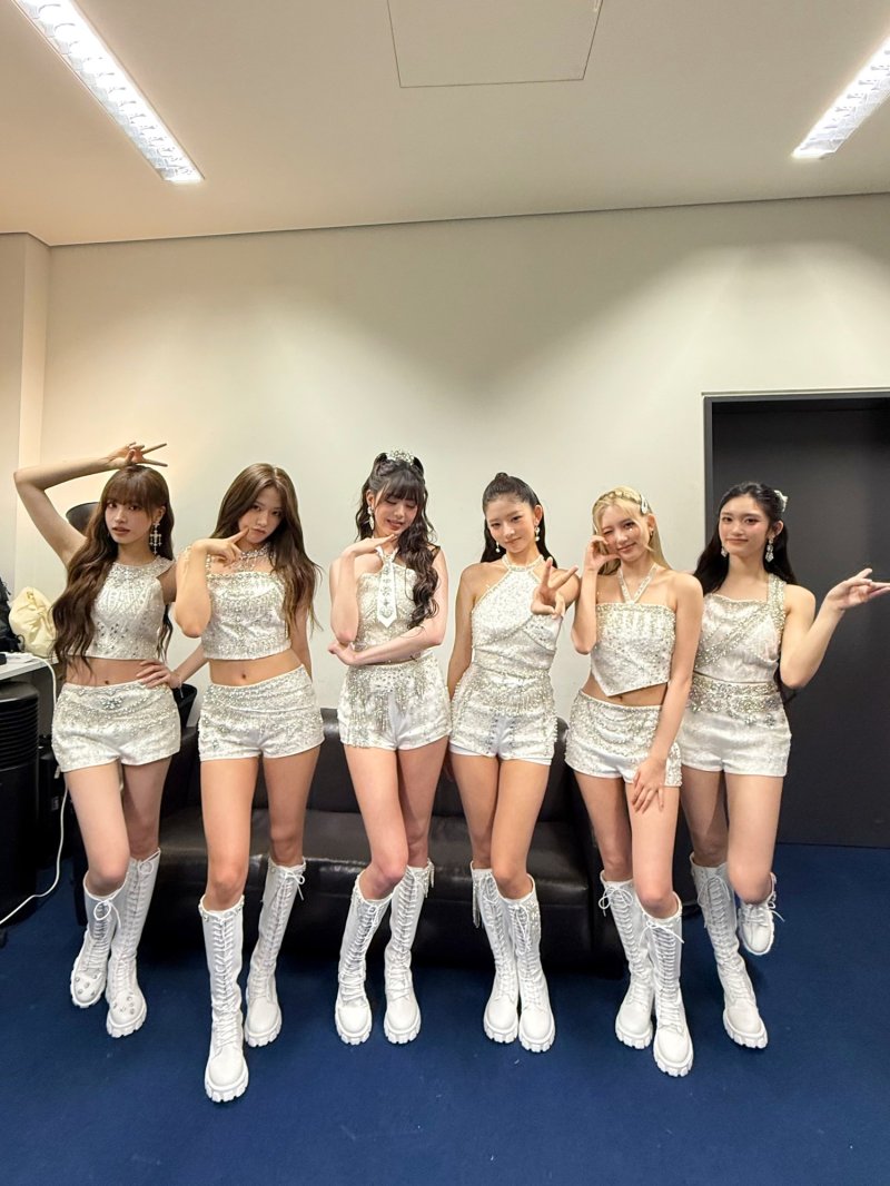 [서울=뉴시스] 바카라사이트 유니벳 '아이브'가 지난 12일(현지시간) 독일 대형 음악 축제 '롤라팔루자 베를린'에서 약 55분간 전곡 밴드 라이브 구성의 무대를 펼쳤다. (사진=스타쉽엔터테인먼트 제공) 2025.07.13. photo@newsis.com *재판매 및 DB 금지