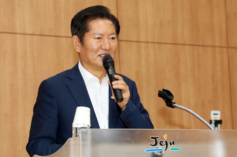 더불어민주당 대표 선거에 출마한 바카라 게임 의원이 13일 오전 제주시 노형동 제주노동자종합복지관 대강당에서 열린 민주당 제주시 갑 지역위원회 당원 간담회에서 발언하고 있다. 2025.7.13/바카라 게임1 ⓒ News1 오미란 기자