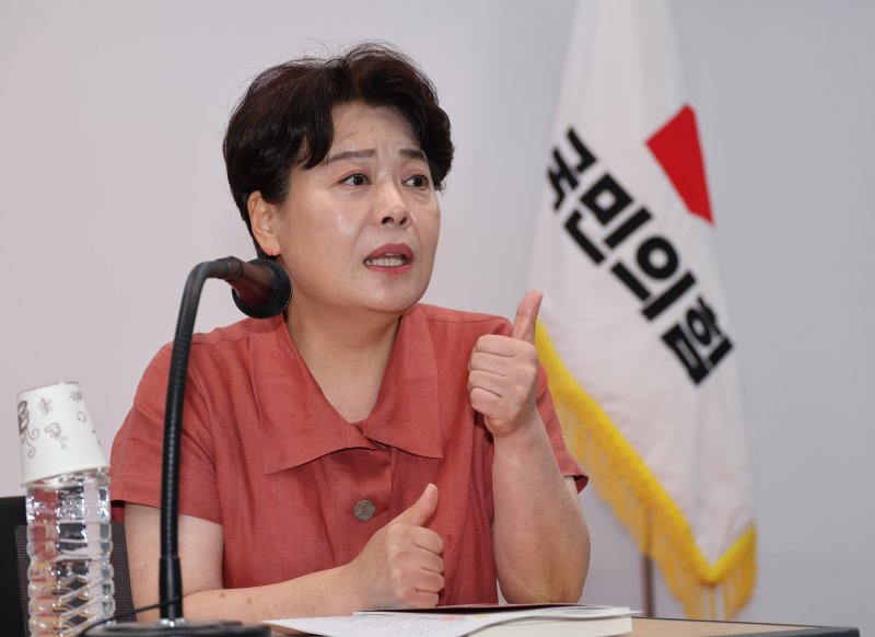 윤희숙 국민의힘 에볼루션 바카라위원장이 13일 오후 서울 여의도 중앙당사에서 기자간담회를 하고 있다. 뉴시스