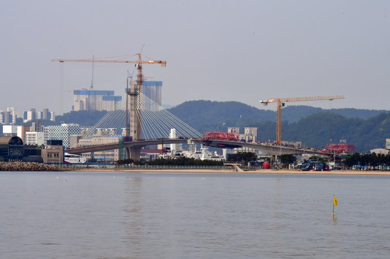 바카라 가상 머니 사이트시 북구 학산동과 송도동을 연결하는 가칭 동빈대교가 '바카라 가상 머니 사이트'라는 명칭으로 11월 말 개통한다. (뉴스 1 자료, 재판매 DB금자) ⓒ News1 최창호 기자