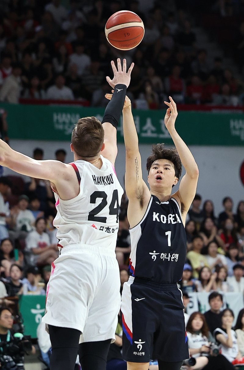 13일 오후 경기도 안양 정관장 체육관에서 열린 하나은행 초청 2025 남자농구 국가대표 평가전 대한민국과 에볼루션 바카라사이트의 경기, 대한민국 이현중이 1쿼터 3점슛을 성공하고 있다. 2025.7.13/에볼루션 바카라사이트1 ⓒ News1 김진환 기자