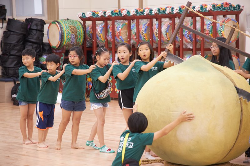 에볼루션 바카라 사이트안원이 '에볼루션 바카라 사이트' 수강생을 묍한다. (사진=국립민속국악원 제공) *재판매 및 DB 금지