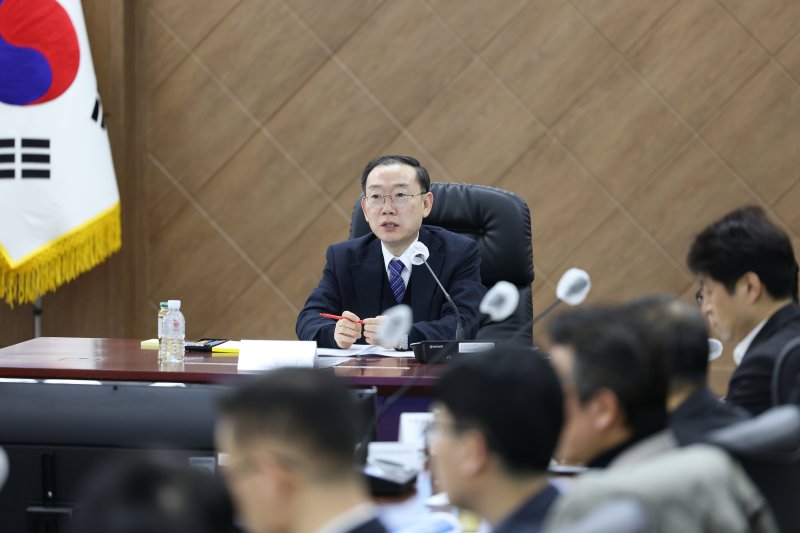 [대전=뉴시스] 이명구 먹튀없는 바카라사이트 아톰카지노 차장이 21일 정부대전청사에서 '2025년 제1차 마약밀수 특별대책 추진단' 회의를 주재하고 있다.(사진=관세청 제공) *재판매 및 DB 금지
