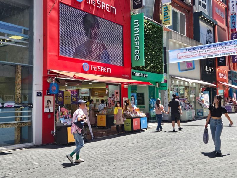 [르포] K뷰티 새바람...명동 로드숍은 퇴장, 성수 '뉴로드숍'이 이끈다