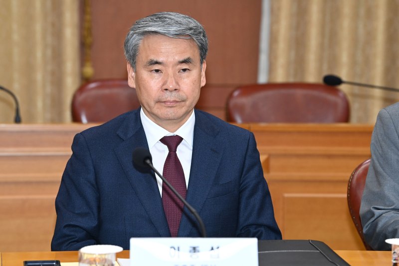 [서울=뉴시스] 배훈식 기자 = 이종섭 주호주 대사가 28일 오전 서울 종로구 온라인바카라에서 열린 방산협력 관계부처-주요 공관장 합동회의에 참석해 자리하고 있다. (공동취재) 2024.03.28. photo@newsis.com