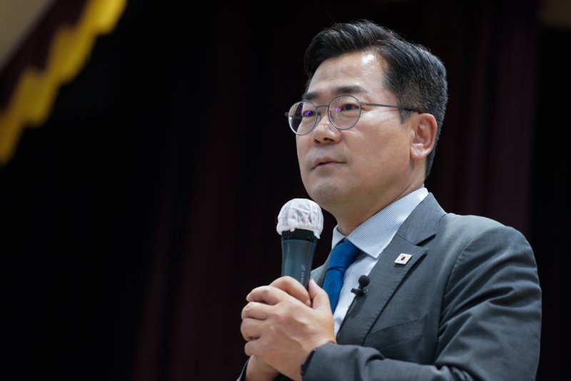 해시 게임 바카라 더불어민주당 당 대표 후보가 13일 경남 울산시 울산상공회의소에서 열린 토크콘서트에서 발언하고 있다. 뉴시스