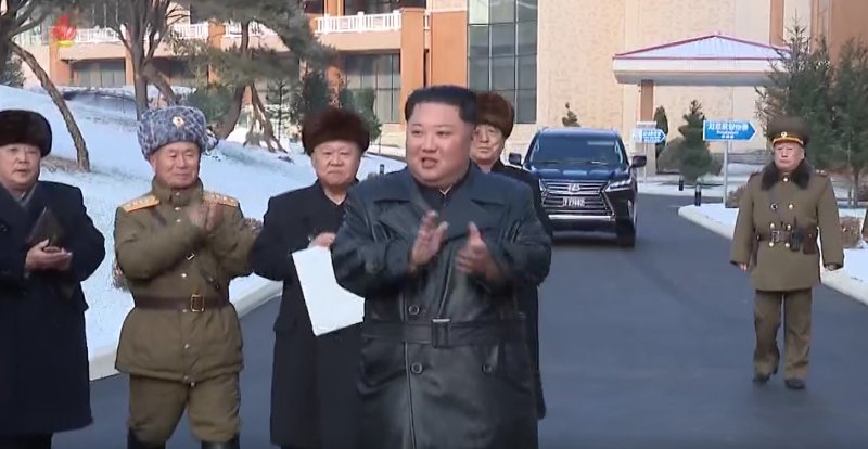 [서울=뉴시스]북한 조선중앙TV는 "김정은 국무안전한 바카라 사이트장이 양덕온천문화휴양지 준공식에７일 참석했다"고 8일 보도했다. 2019.12.08. (사진=조선중앙TV 캡처) photo@newsis.com