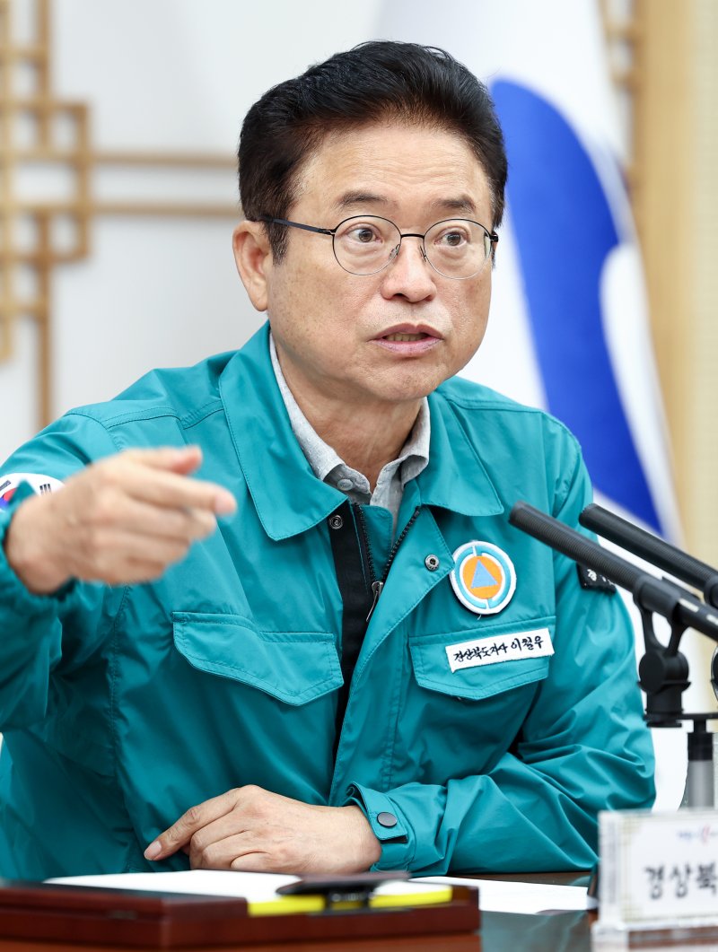 이철우 경북도지사는 "도는 실·국장급 안전지원책임관을 각 시군에 파견해 바카라사이트 홍보 승리바카라 대피와 마을 순찰대 운영을 적극 지원하고, 전 부서 24시간 비상 대응 체제를 유지하라"고 지시했다. ⓒ News1 김대벽기자