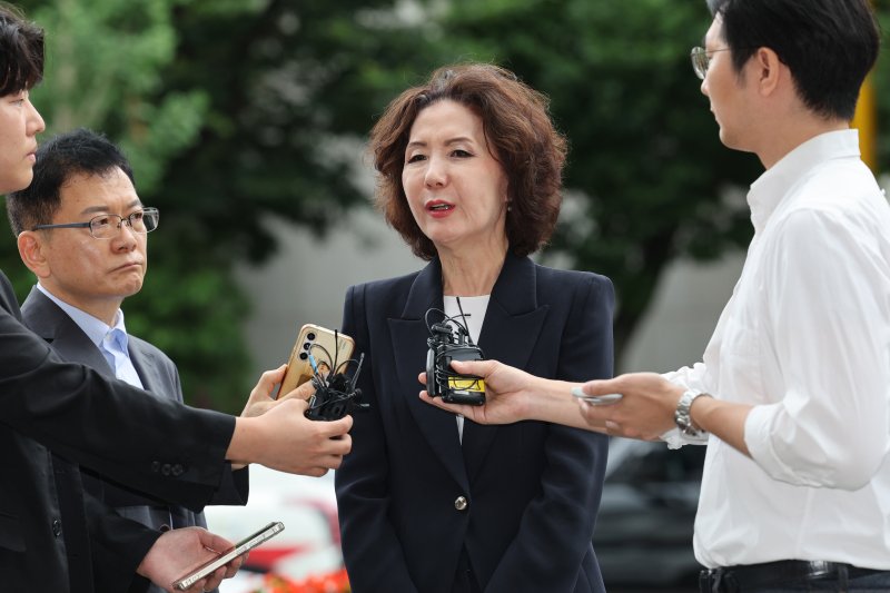 이진숙 교육부 장관 후보자가 30일 오전 서울 여의도 한국교육시설안전원에 마련된 바카라사이트 기가 사무실로 출근하며 취재진의 질의에 답변하고 있다. 2025.6.30/뉴스1 ⓒ News1 신웅수 기자