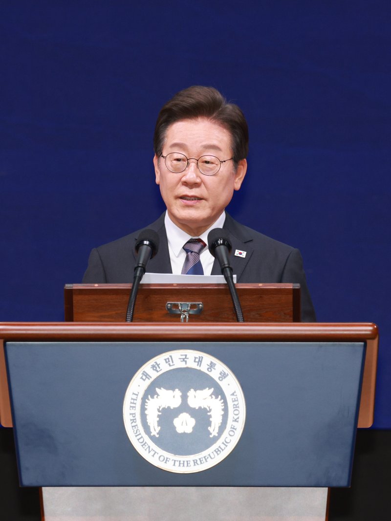 [서울=뉴시스] 고범준 기자 = 이재명 바카라 카드카운팅이 13일 서울 강남구 코엑스에서 열린 2025 세계정치학회(IPSA) 서울총회 개막식에서 기조연설을 하고 있다. 2025.07.13. bjko@newsis.com