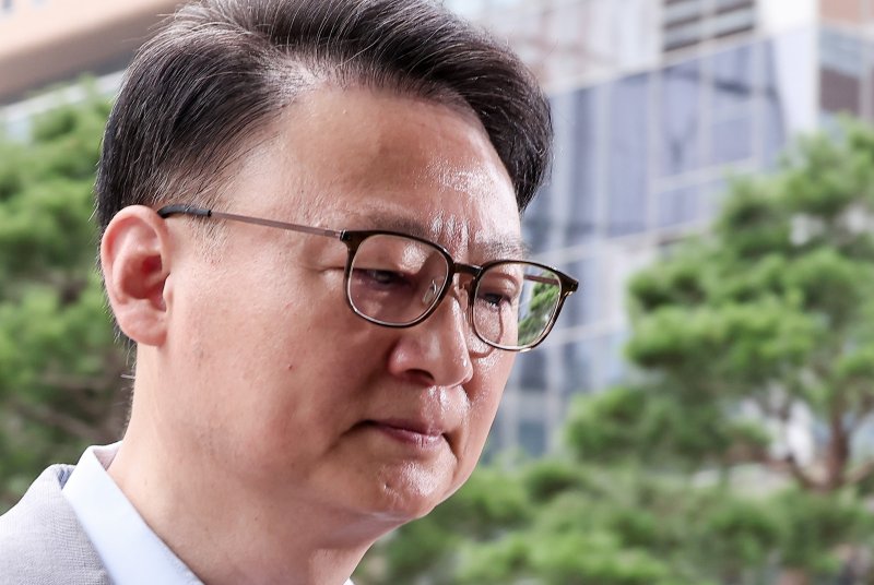 구세현 전 온라인바카라 대표이사가 13일 서울 종로구 윤석열 전 대통령의 부인 김건희 여사 관련 의혹을 수사하는 민중기 특별검사팀 사무실에 조사를 받기 위해 출석하고 있다. 2025.7.13/뉴스1 ⓒ News1 김성진 기자