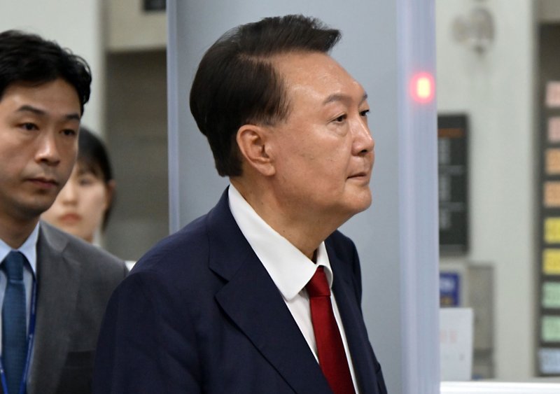 12·3 비상계엄과 관련해 바카라사이트 아벤카지노 수사를 받는 윤석열 전 대통령이 9일 밤 서울중앙지법에서 두 번째 구속 전 피의자심문(영장실질심사)을 마친 뒤 대기장소인 서울구치소로 이동하고 있다. 2025.7.9/바카라사이트 아벤카지노1 ⓒ News1 사진공동취재단