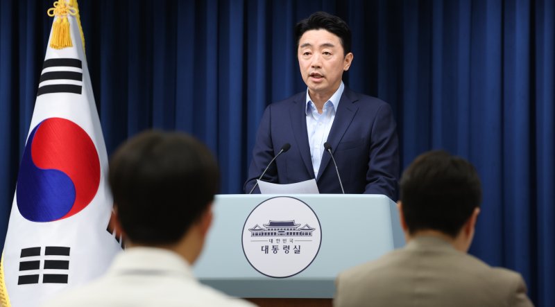 강훈식 대통령 비서실장이 11일 서울 용산구 대통령실 청사에서 문화체육관광부·국토교통부 장관 후보자 인선 발표를 하고 있다. 2025.7.11/에볼루션 바카라 무료1 ⓒ News1 허경 기자
