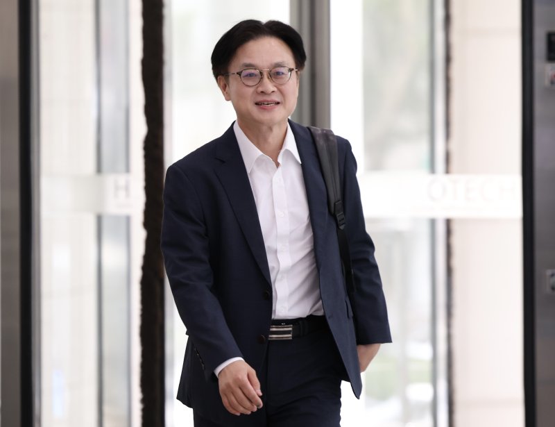 이재명 정부 초대 산업통상자원부 장관으로 지명된 김정관 후보자(두산 에너빌리티 사장)가 30일 오전 서울 강남구 한국기술센터에 마련된 인사바카라 게임 사이트 준비단 사무실로 출근하고 있다. 2025.6.30/뉴스1 ⓒ News1 오대일 기자