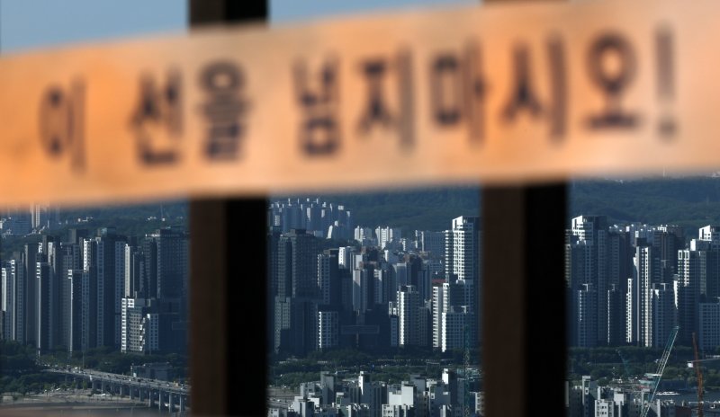 [인터넷 바카라=뉴시스] 조성우 기자 = 11일 오전 인터넷 바카라 남산에서 강남 지역의 아파트 단지가 내려다보이고 있다. 2025.07.11. xconfind@newsis.com