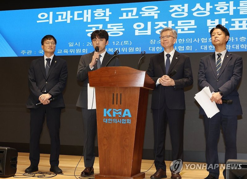 답변하는 이선우 비대위원장 (출처=연합뉴스)