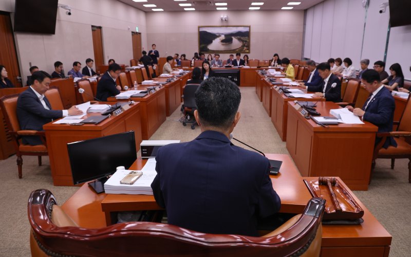 지난 10일 서울 여의도 바카라사이트에서 열린 제427회 바카라사이트(임시회) 제1차 농림축산식품법안심사소위원회에서 이원택 소위원장이 양곡관리법 등 심사를 위해 회의 진행을 하고 있다. 2025.7.10/뉴스1 ⓒ News1 안은나 기자