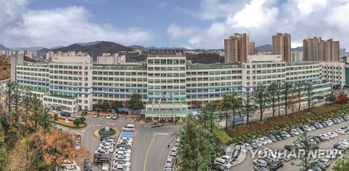 14일 오전 8시 12분께 광주광역시 동구 학동에 위치한 조선대병원 신관 수술병동 3층 7번방에서 불이 났으나, 병원 측에서 10분 만에 자체 진화해 인명피해를 없었다. 연합뉴스 제공