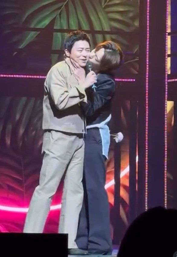 세븐, 조정석 볼에 기습 뽀뽀…"알로하 내사랑"