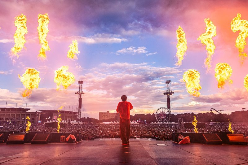 제이홉, '공연 서사화 위력' 페스티벌로 확장…'롤라팔루자 베를린'