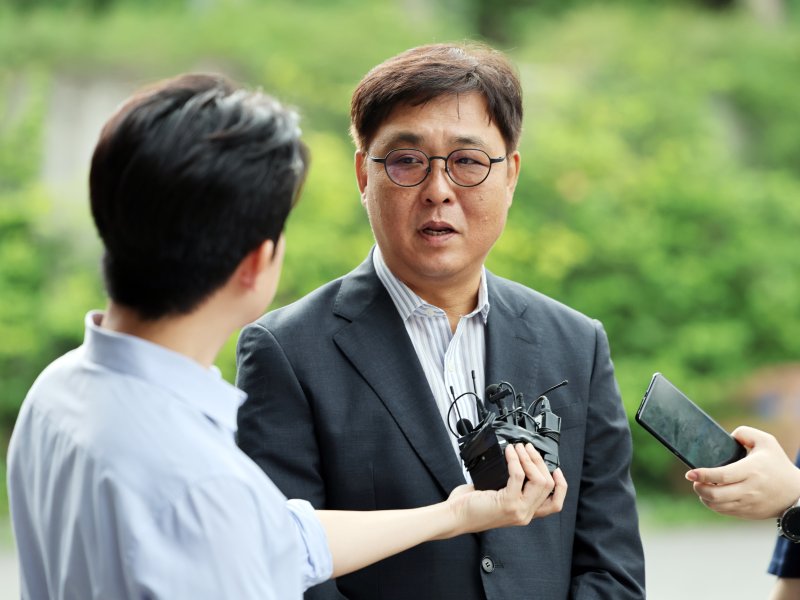 최휘영 문화체육관광부 장관 후보자가 14일 오전 서울 종로구 국립현대미술관에 마련된 인사청문회 사무실로 출근하며 소감을 밝히고 있다. 2025.7.14/뉴스1 ⓒ News1 황기선 기자