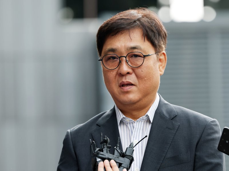 최휘영 문화체육관광부 장관 후보자가 14일 오전 서울 종로구 국립현대미술관에 마련된 인사청문회 사무실로 출근하며 소감을 밝히고 있다. 2025.7.14/뉴스1 ⓒ News1 황기선 기자