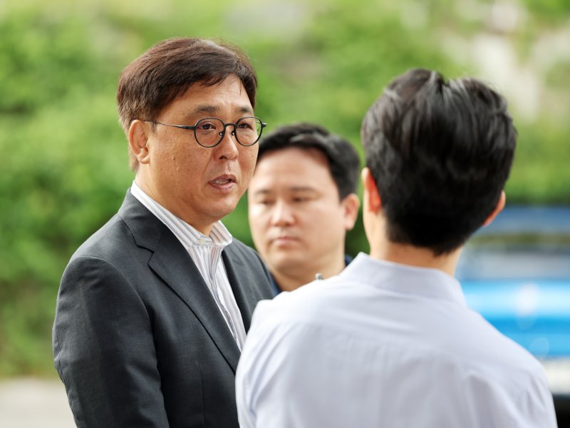 최휘영 문화체육관광부 장관 후보자가 14일 오전 서울 종로구 국립현대미술관에 마련된 인사청문회 사무실로 출근하며 소감을 밝히고 있다. 2025.7.14/뉴스1 ⓒ News1 황기선 기자