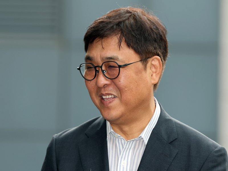 최휘영 문화체육관광부 장관 후보자가 14일 오전 서울 종로구 국립현대미술관에 마련된 인사청문회 사무실로 출근하며 소감을 밝히고 있다. 2025.7.14/뉴스1 ⓒ News1 황기선 기자