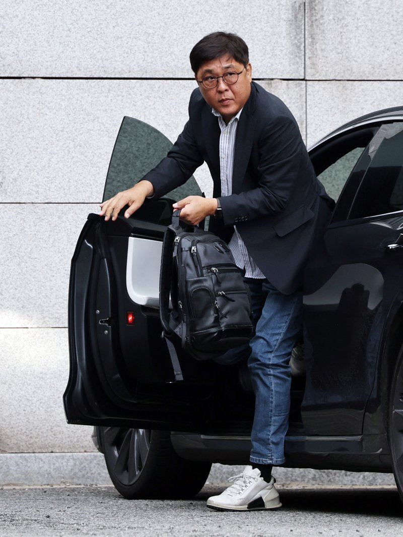 최휘영 문화체육관광부 장관 후보자가 14일 오전 서울 종로구 국립현대미술관에 마련된 인사청문회 사무실로 출근하고 있다. 2025.7.14/뉴스1 ⓒ News1 황기선 기자