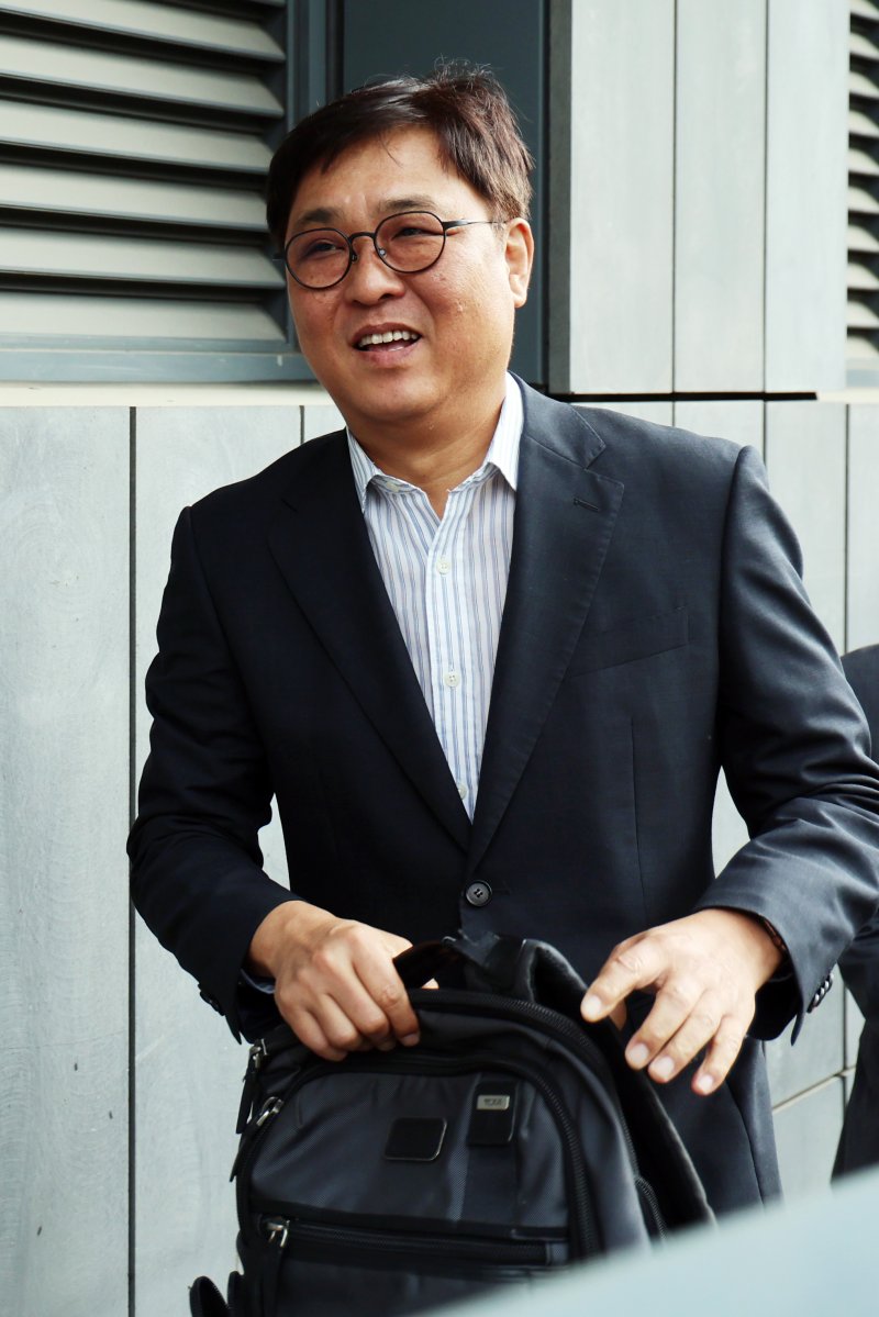 최휘영 문화체육관광부 장관 후보자가 14일 오전 서울 종로구 국립현대미술관에 마련된 인사청문회 사무실로 출근하고 있다. 2025.7.14/뉴스1 ⓒ News1 황기선 기자