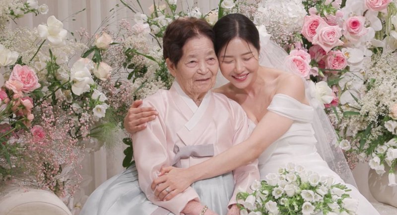 "엄마 역할 해주셨다" 박하나, 결혼식서 할머니와 신부 입장 '눈물'