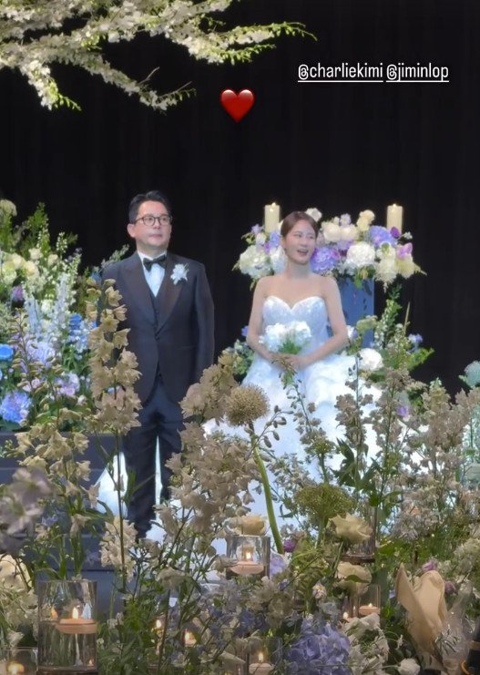 父 대신 김대희 손 잡고…김준호♥김지민 결혼식 '개그맨 축제' [N이슈]