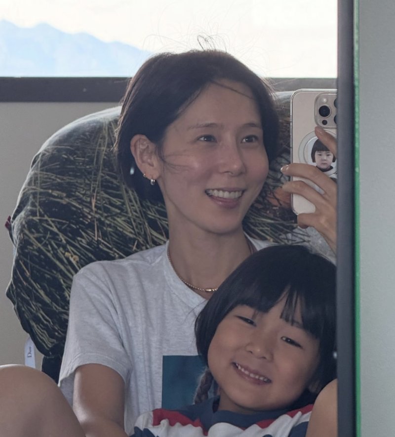 우월한 기럭지 김나영 아들과 뒹굴 "행복이 방울방울"