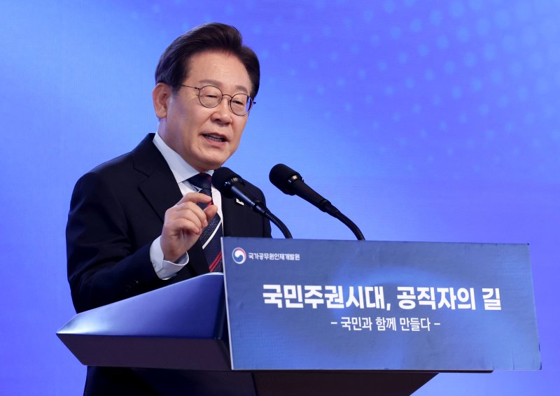 취임 후 가장 기억에 남는 일에 李대통령 답변은?