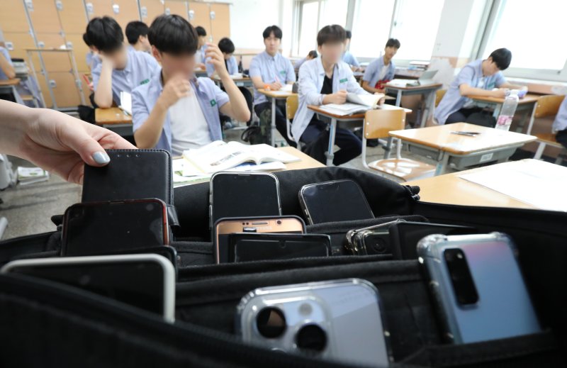 내년부터 수업 중 스마트기기 사용 금지