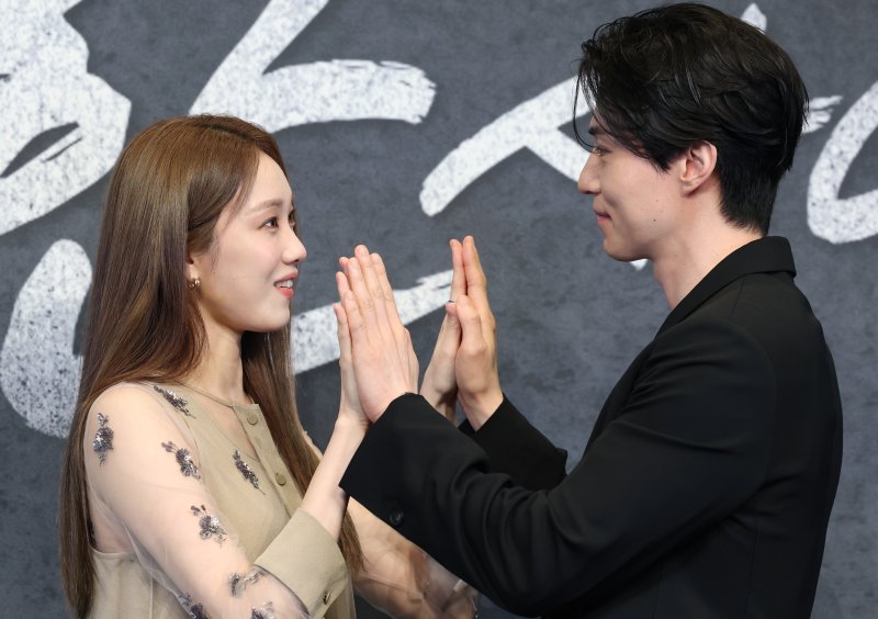 "건달 미화 NO" 이동욱♥이성경, 애틋한 순정 멜로 '착한사나이'(종합)