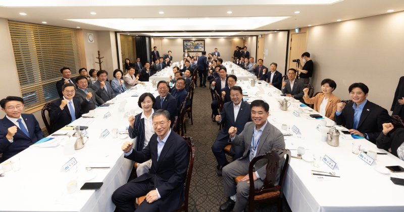 여당 도지사 된 김동연, "성공한 국민주권정부로 가는 과정 경기도가 뒷받침하겠다"