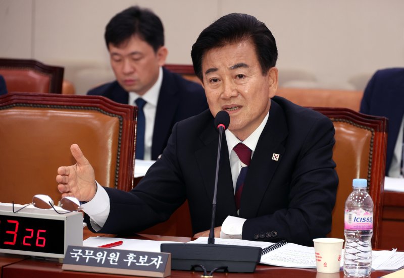 [서울=뉴시스] 조성봉 기자 = 정동영 통일부 장관 후보자가 14일 서울 여의도 국회 외교통일위원회에서 열린 인사청문회에서 답변을 하고 있다. 2025.07.14. suncho21@newsis.com