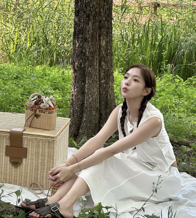 채수빈 양갈래·원피스 조합 완벽 소화에 청순미 폭발