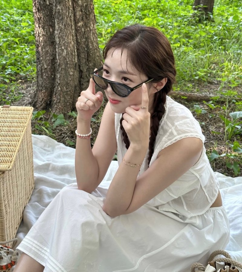 채수빈 양갈래·원피스 조합 완벽 소화에 청순미 폭발