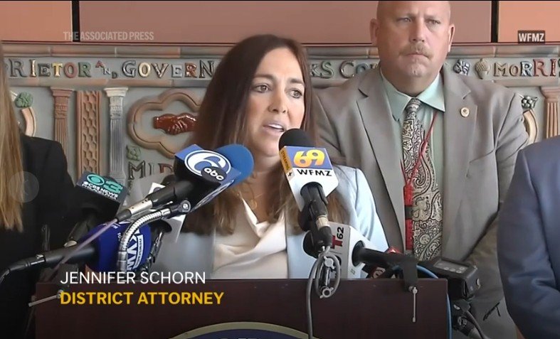 [AP/뉴시스] 기자회견을 하는 벅스카운티 검찰의 제니퍼 숀 검사. (사진=AP통신 영상 캡처) 2025.7.14 *재판매 및 DB 금지