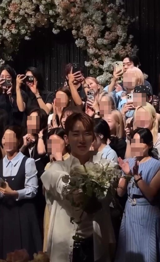 조권, 결혼하나…부케 4번 연속으로 받고 파격 퍼포먼스 [N이슈]