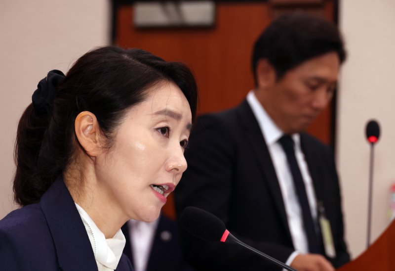 [서울=뉴시스] 고승민 기자 = 강선우 여성가족부 카지노 전략 후보자가 14일 서울 여의도 국회에서 열린 여성가족위원회의 인사청문회에서 의원 질의에 답하고 있다. 2025.07.14. kkssmm99@newsis.com