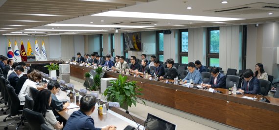 국방 AI 중소기업 간담회 "실효적 정책 수립…현장 의견 청취"