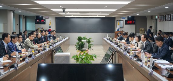 국방 AI 중소기업 간담회 "실효적 정책 수립…현장 의견 청취"