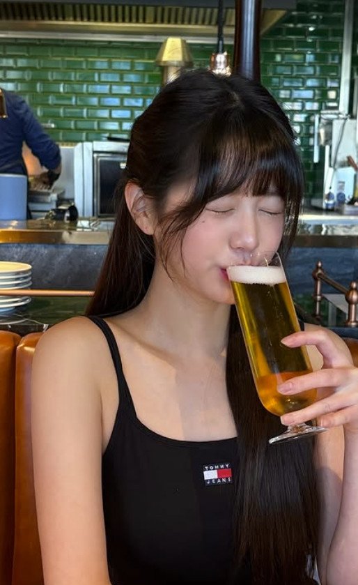 장원영, 맥주 마실 때도 토끼같네…페스티벌 후 달콤 휴식 [N샷]